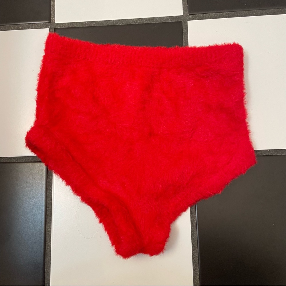 For love and lemons VS Fiona sleep short